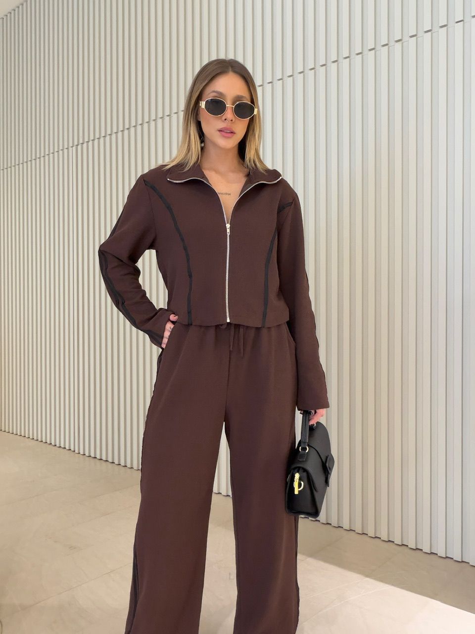 CONJUNTO VERONICA LISTRAS MARROM