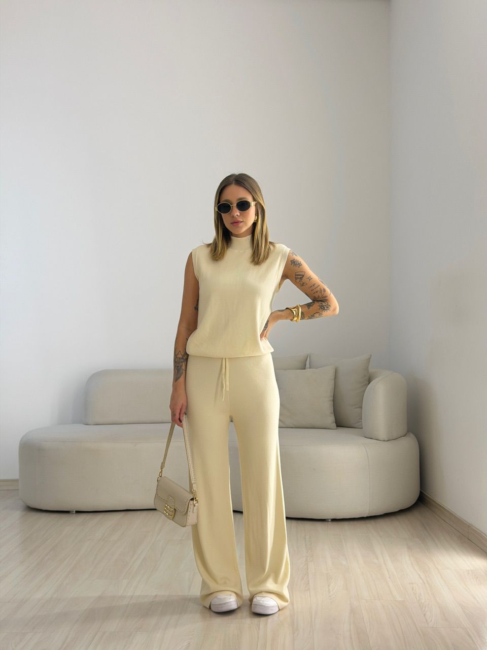 CONJUNTO LAUANY BLUSA CALÇA MARFIM