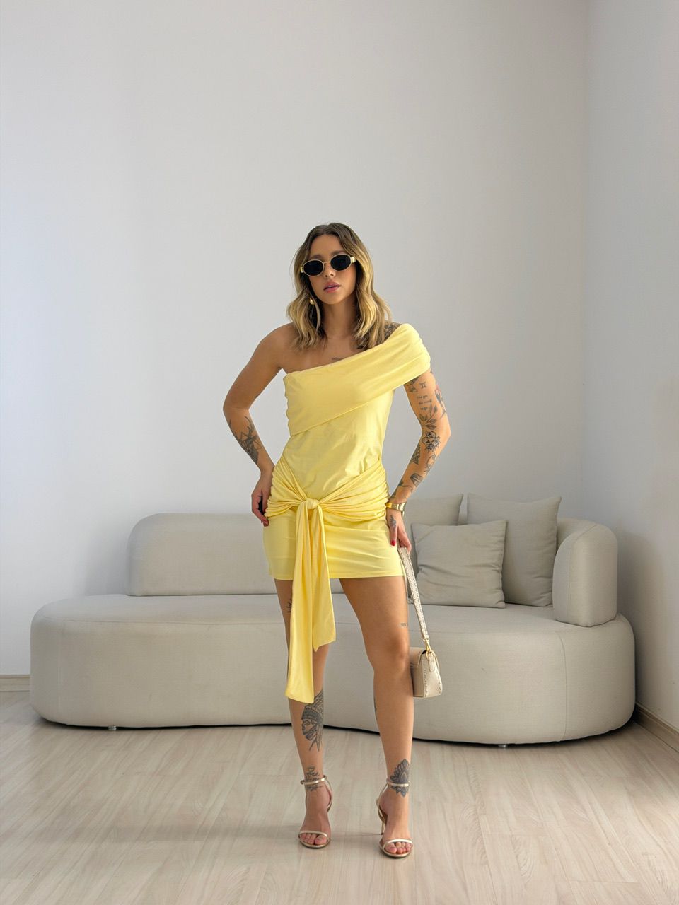 VESTIDO FLORA FAIXA AMARELO