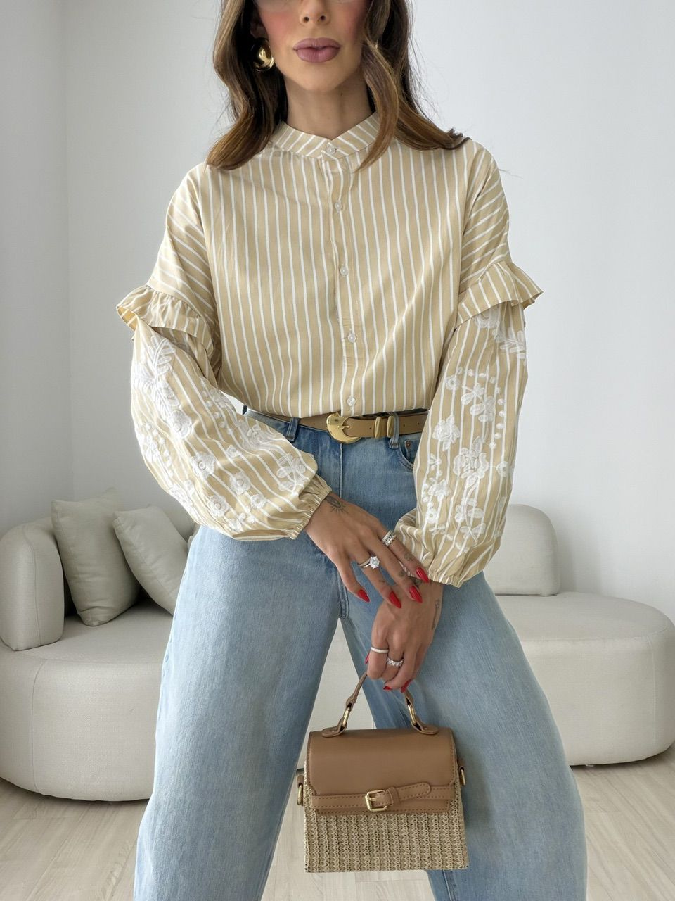 CAMISA BETTY BORDADA LISTRAS NUDE