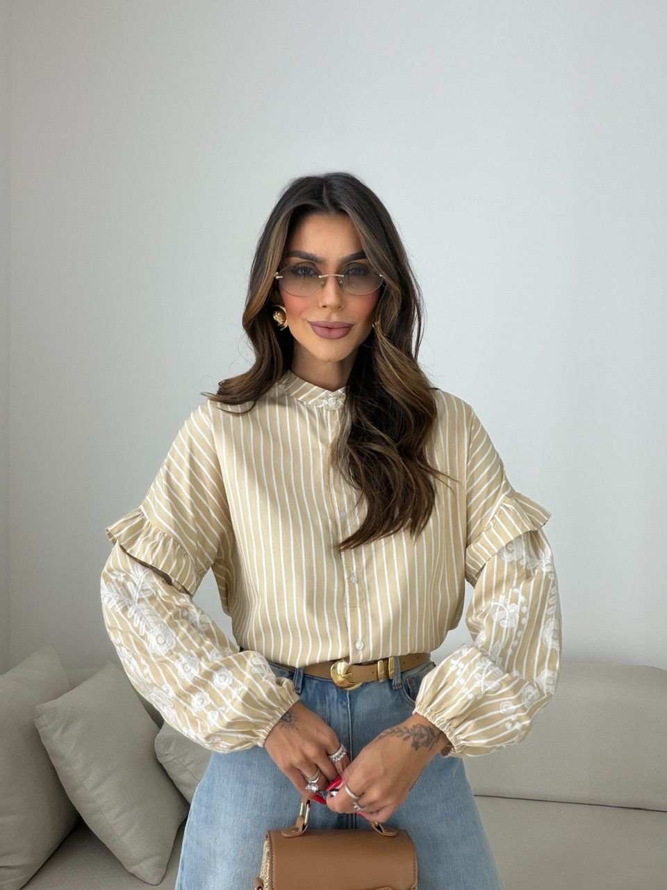 CAMISA BETTY BORDADA LISTRAS NUDE - 0079810049 - CAROLLA FERRARO