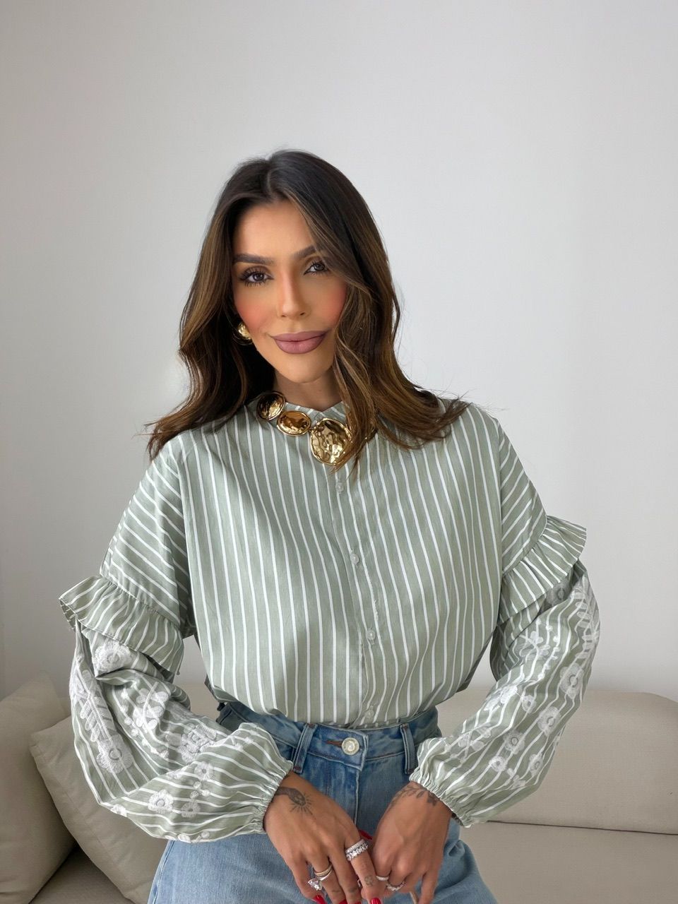CAMISA BETTY BORDADA LISTRAS VERDE - 0079810230 - CAROLLA FERRARO