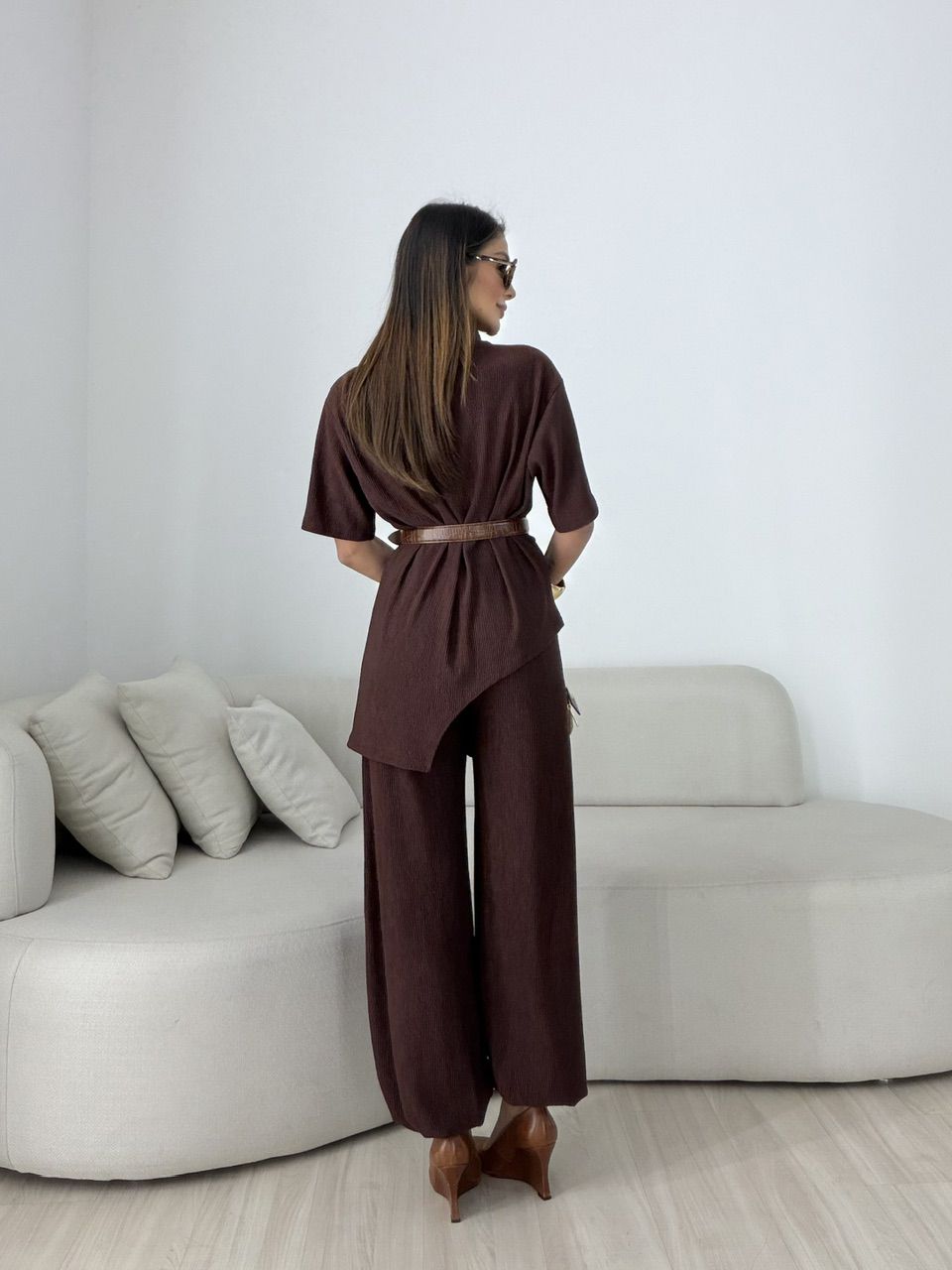 CONJUNTO ZOE ASSIMÉTRICO MARROM