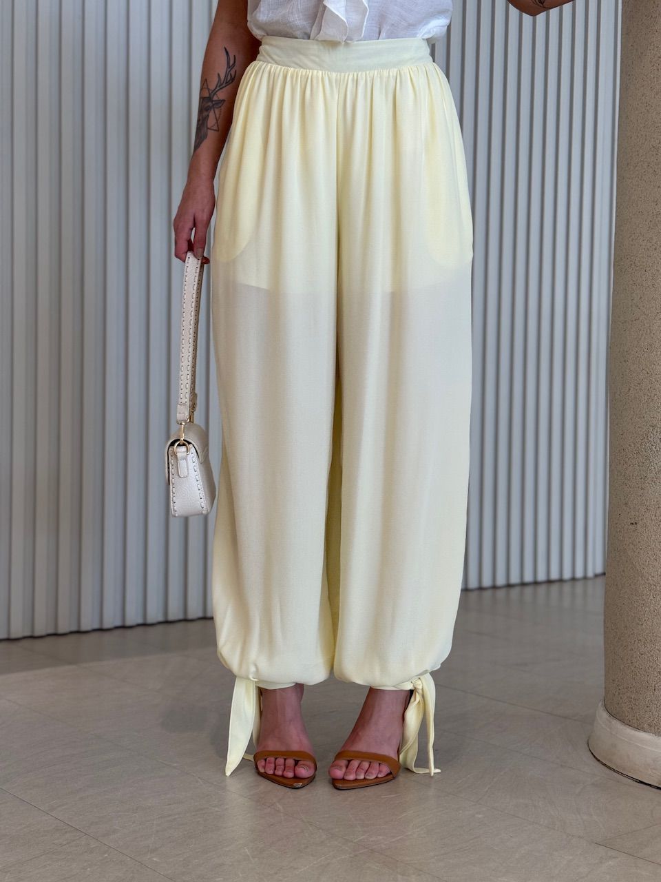 CALÇA JASMINE ALADIM YELLOW BUTTER - 0072200431 - CAROLLA FERRARO