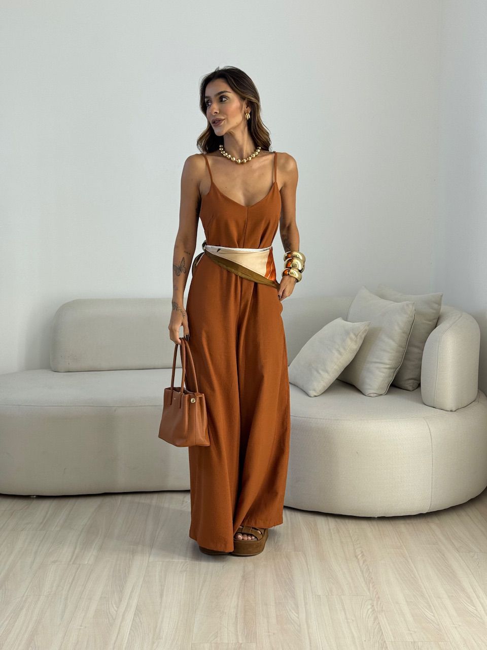 MACACÃO ANITA ALÇA CARAMELO - 0073920095 - CAROLLA FERRARO