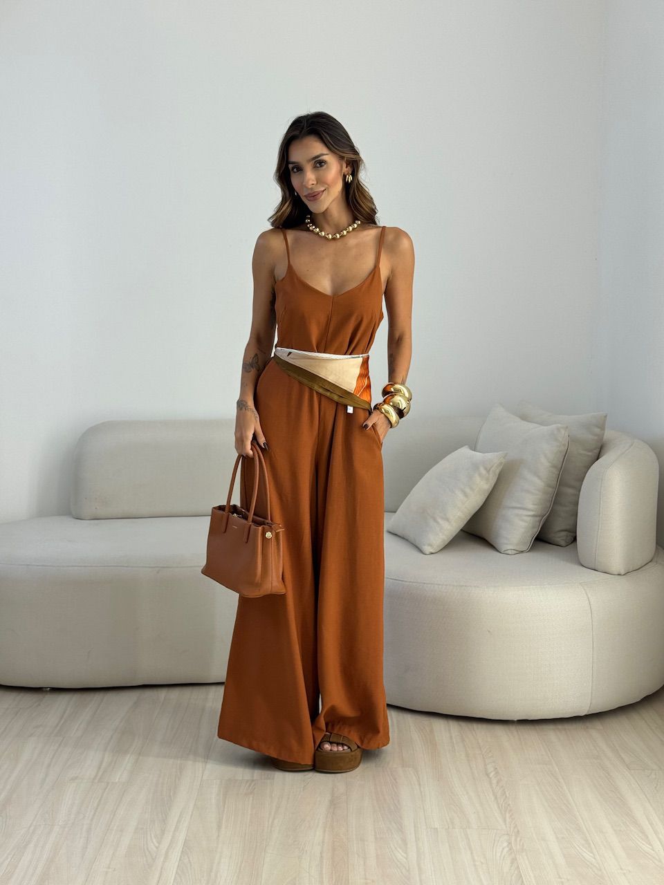 MACACÃO ANITA ALÇA CARAMELO