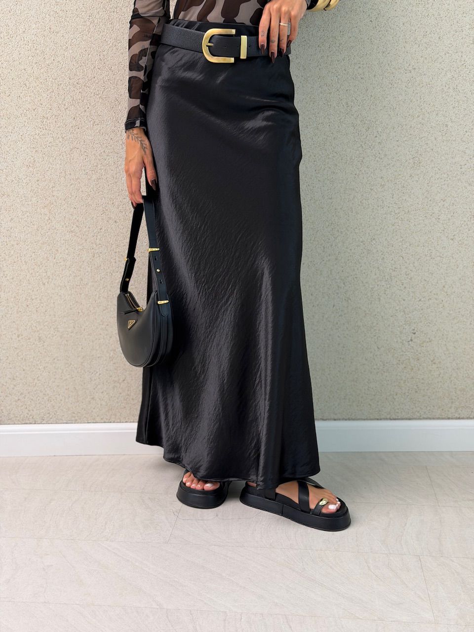 SAIA LORENA ACETINADA PRETA - 0074010033 - CAROLLA FERRARO