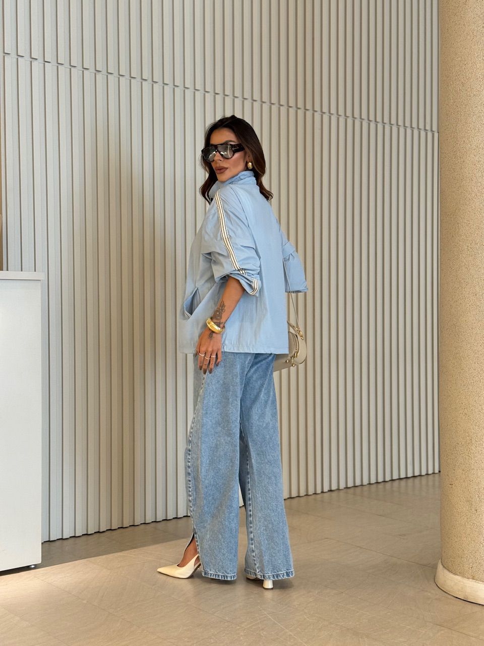 CORTA-VENTO LÍVIA LISTRAS AZUL