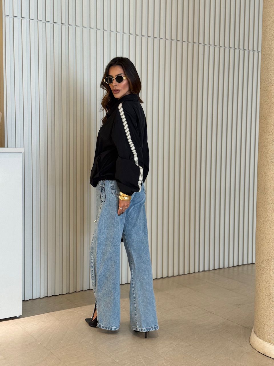 CORTA-VENTO LÍVIA LISTRAS PRETO