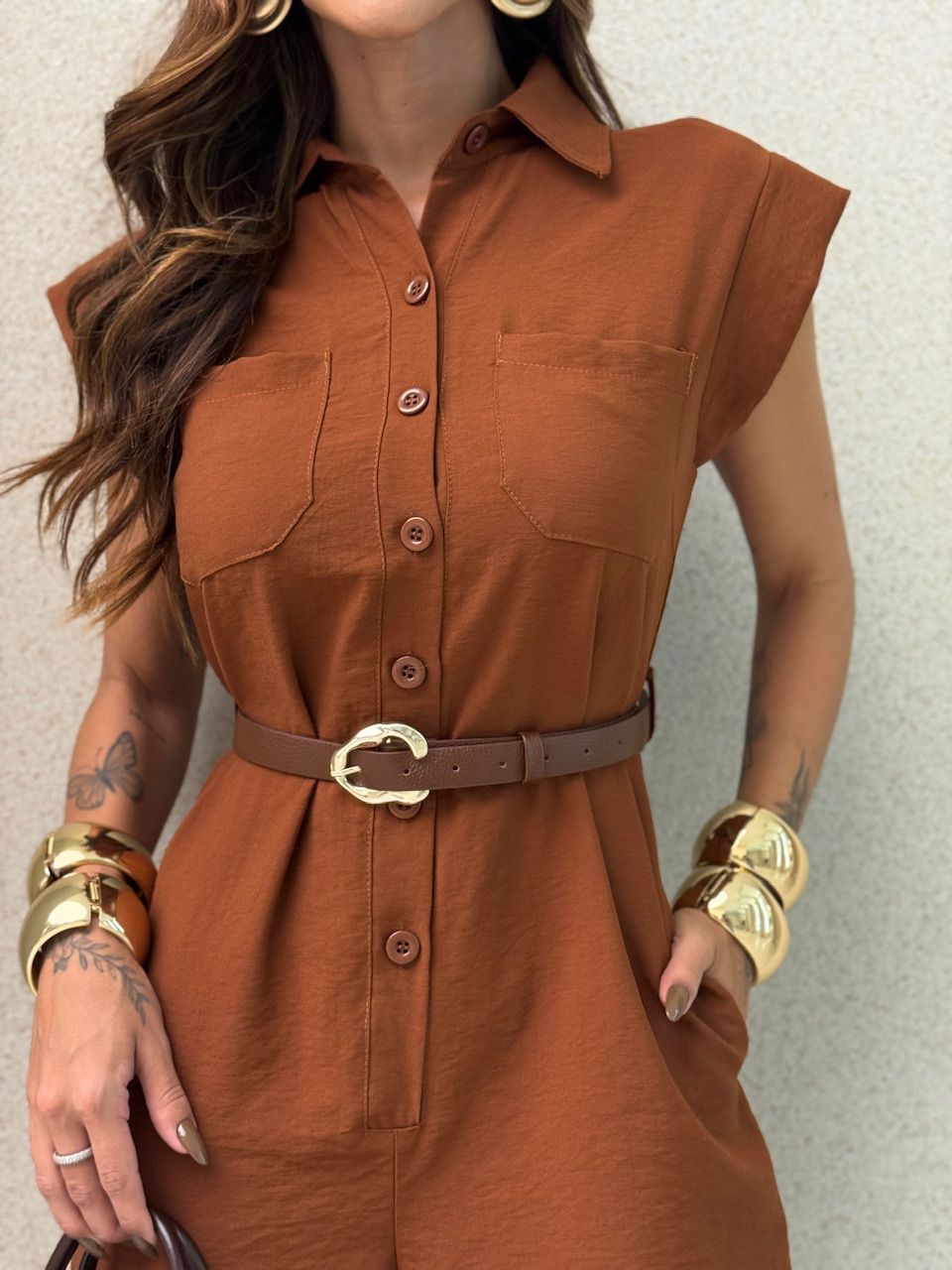 MACAQUINHO FERNANDA BOTÕES MARROM