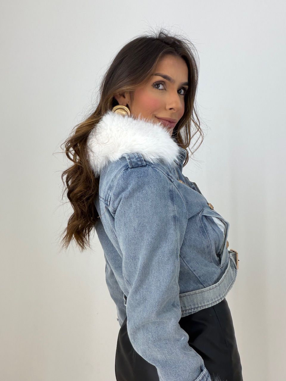 JAQUETA GIOVANA PELINHOS JEANS MÉDIO