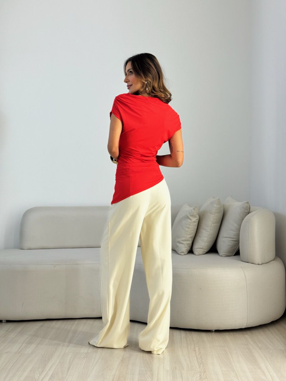 BLUSA ANA PAULA ASSIMÉTRICA VERMELHA