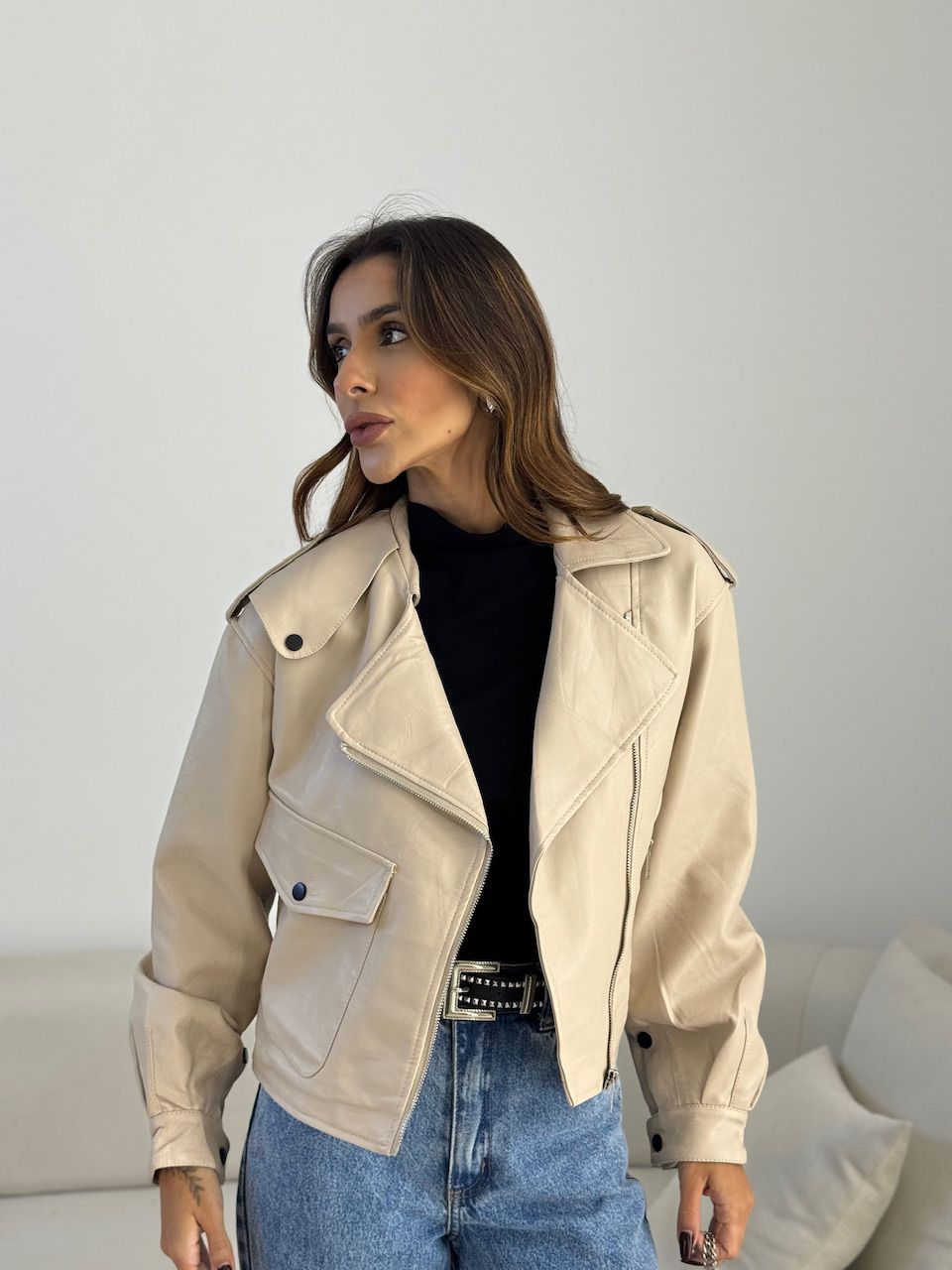 JAQUETA SELENA COURO FAKE AREIA