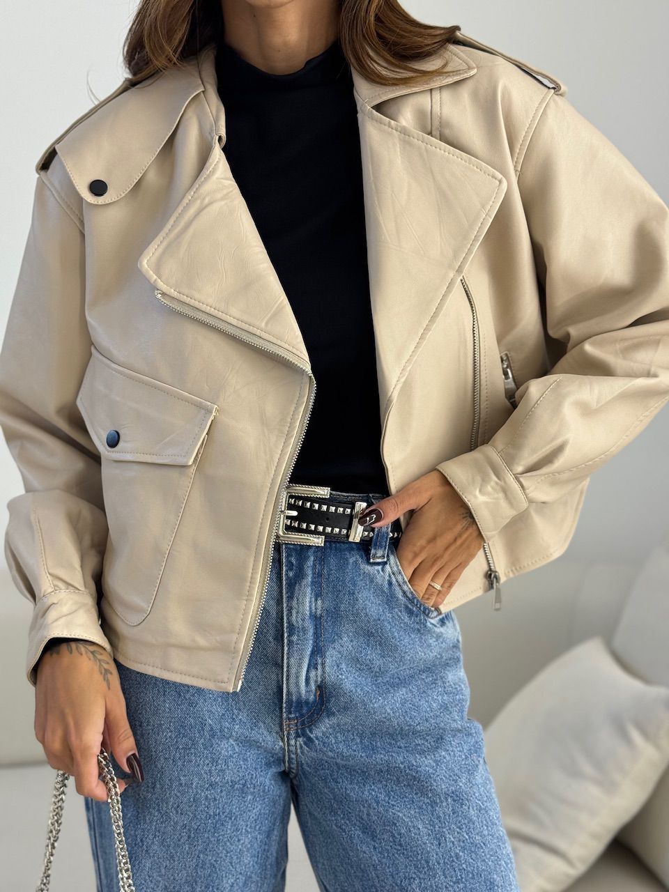 JAQUETA SELENA COURO FAKE AREIA