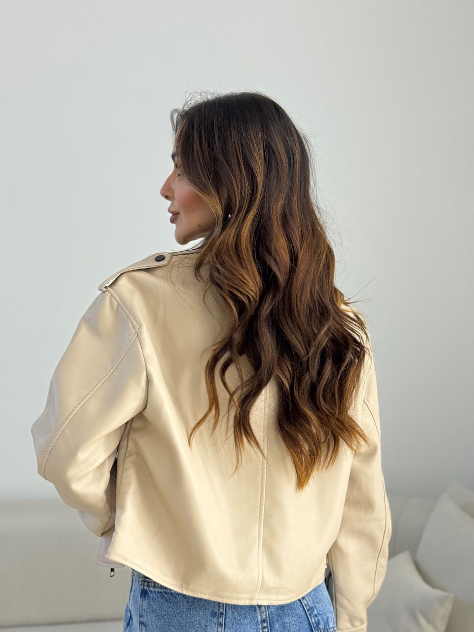 JAQUETA SELENA COURO FAKE AREIA