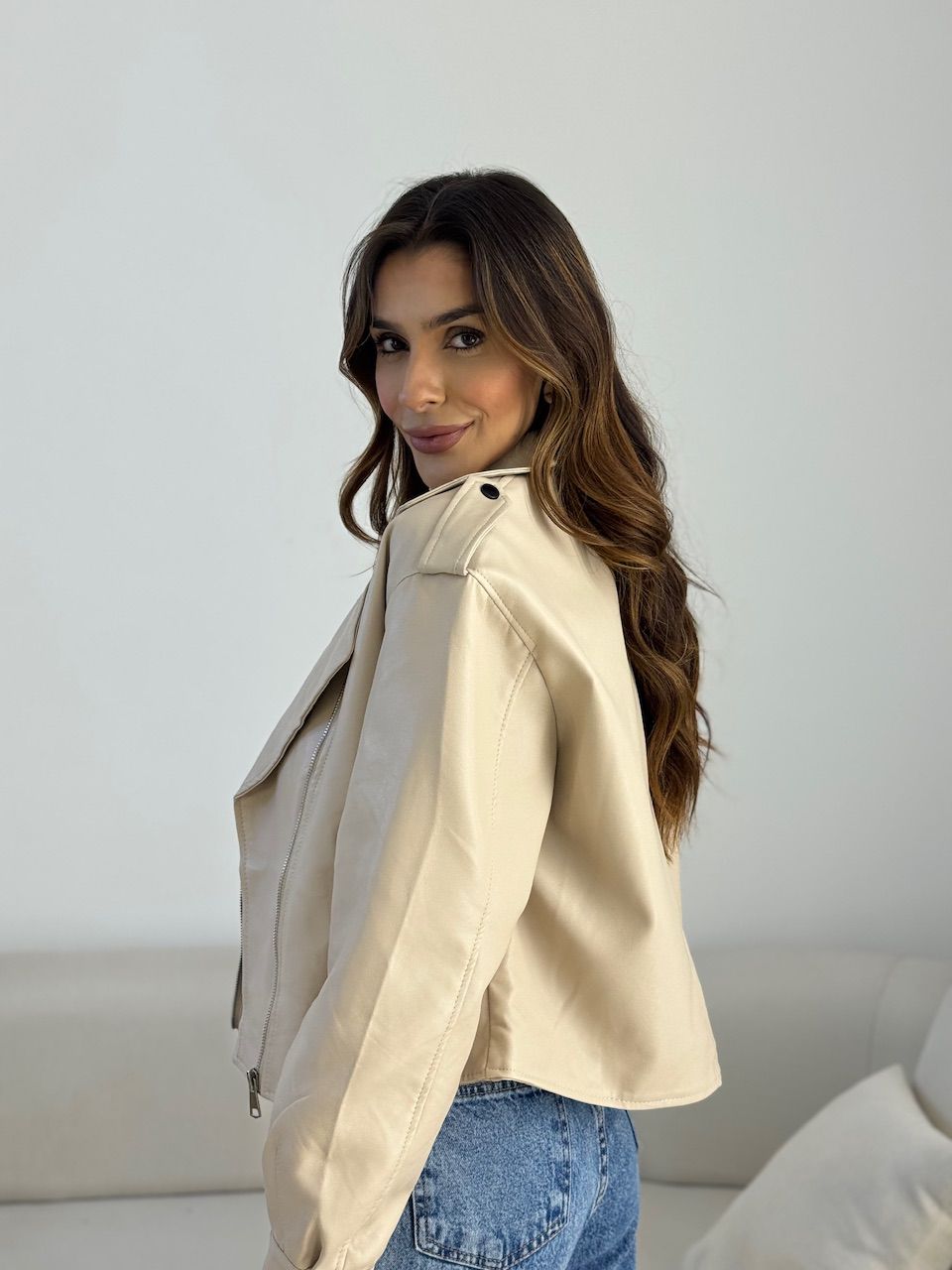 JAQUETA SELENA COURO FAKE AREIA