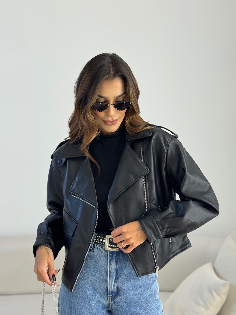 JAQUETA SELENA COURO FAKE PRETA
