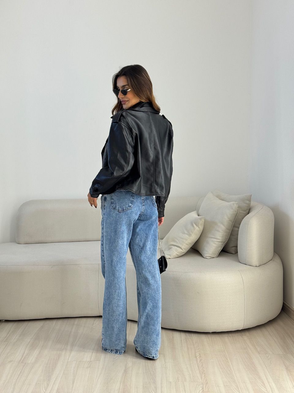 JAQUETA SELENA COURO FAKE PRETA