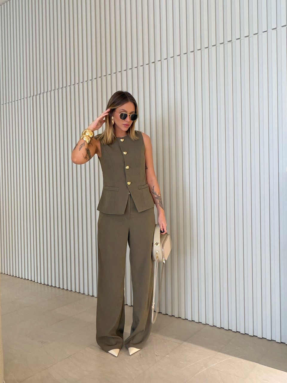 CONJUNTO TAMARA COLETE CALÇA CAQUI