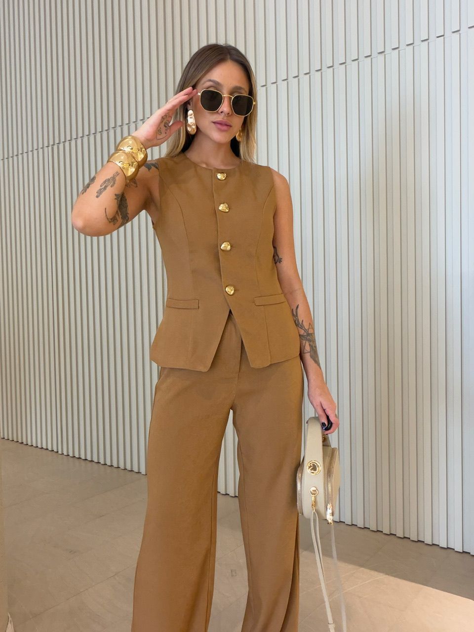 CONJUNTO TAMARA COLETE CALÇA NUDE