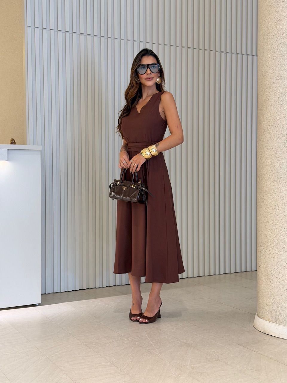 VESTIDO FABRÍCIA FAIXA MARROM - 0075060054 - CAROLLA FERRARO