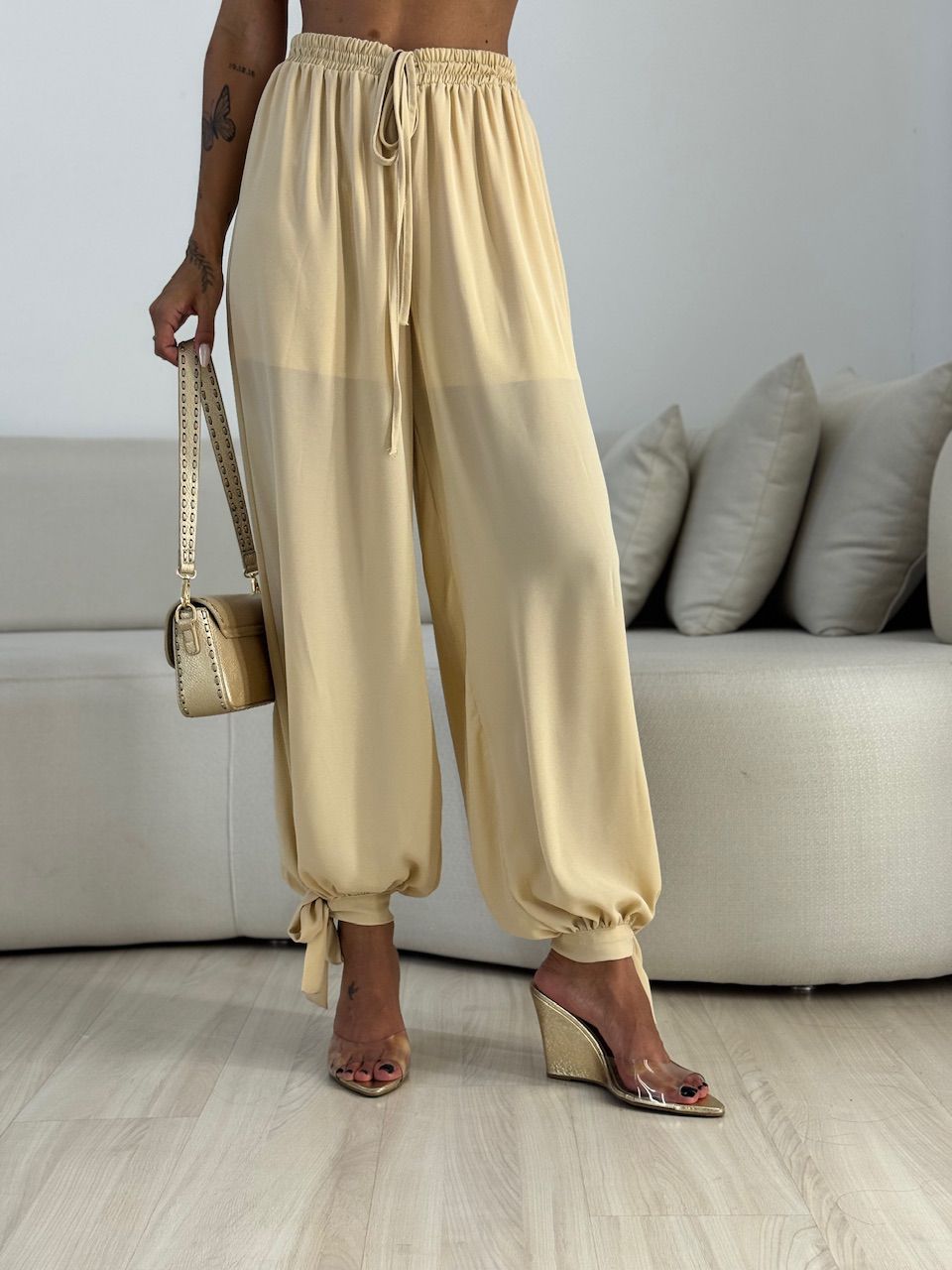 CALÇA CARLA ALADIM AREIA - 0072580110 - CAROLLA FERRARO