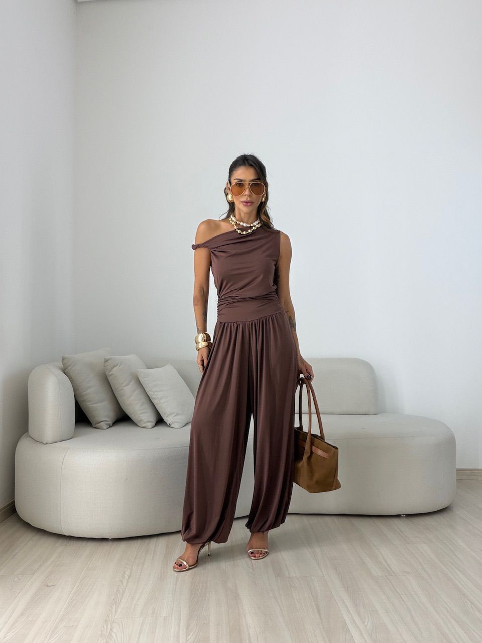 CALÇA DIANA DRAPEADA MARROM