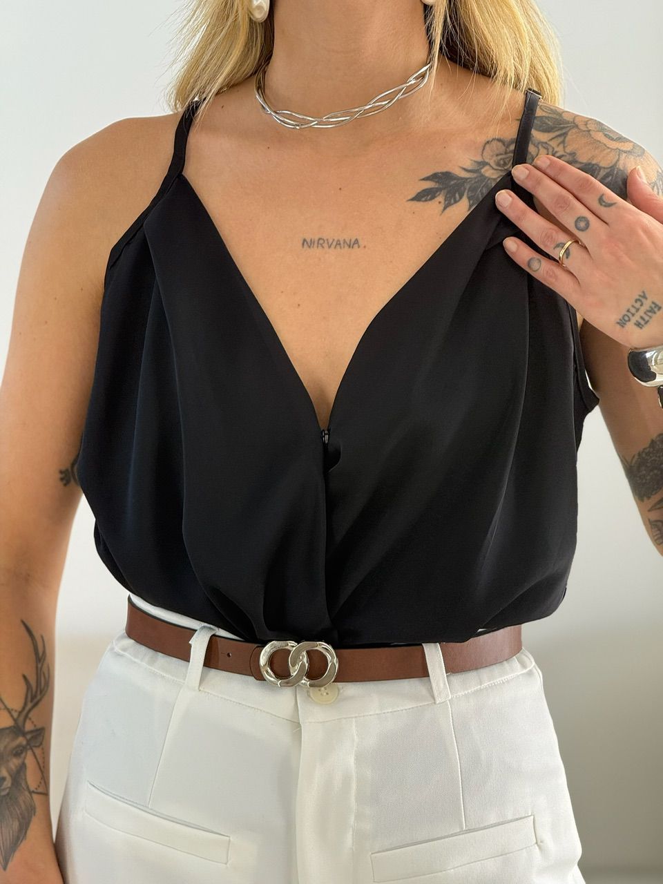 BODY VITORIA ALÇA PRETO