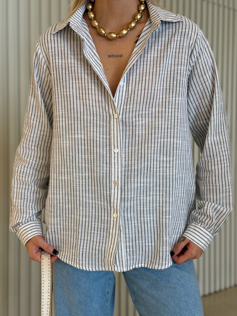 CAMISA ELAINE LISTRADA CINZA