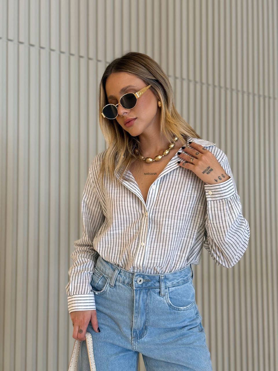 CAMISA ELAINE LISTRADA CINZA