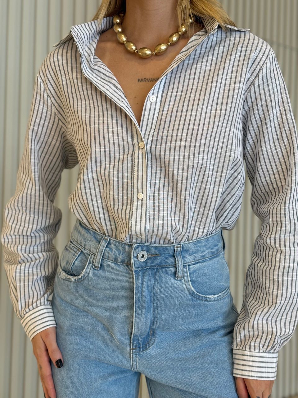 CAMISA ELAINE LISTRADA CINZA
