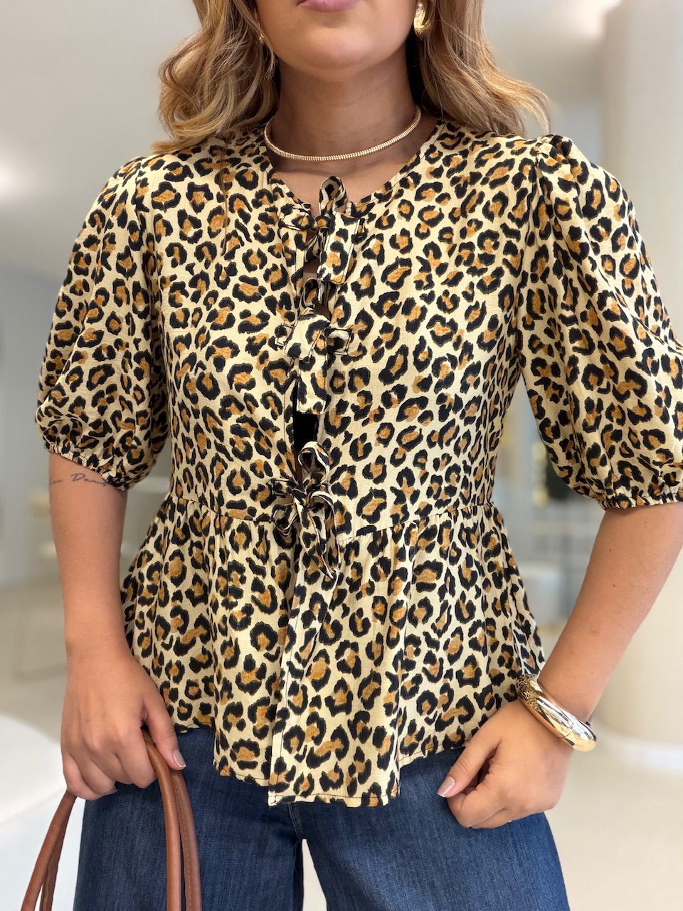 BATA ARIANE ANIMAL PRINT AMARELA