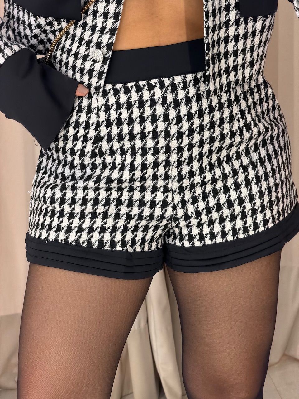 SHORT BEATRIZ PIED POULE PRETO/BRANCO - 0077490161 - CAROLLA FERRARO