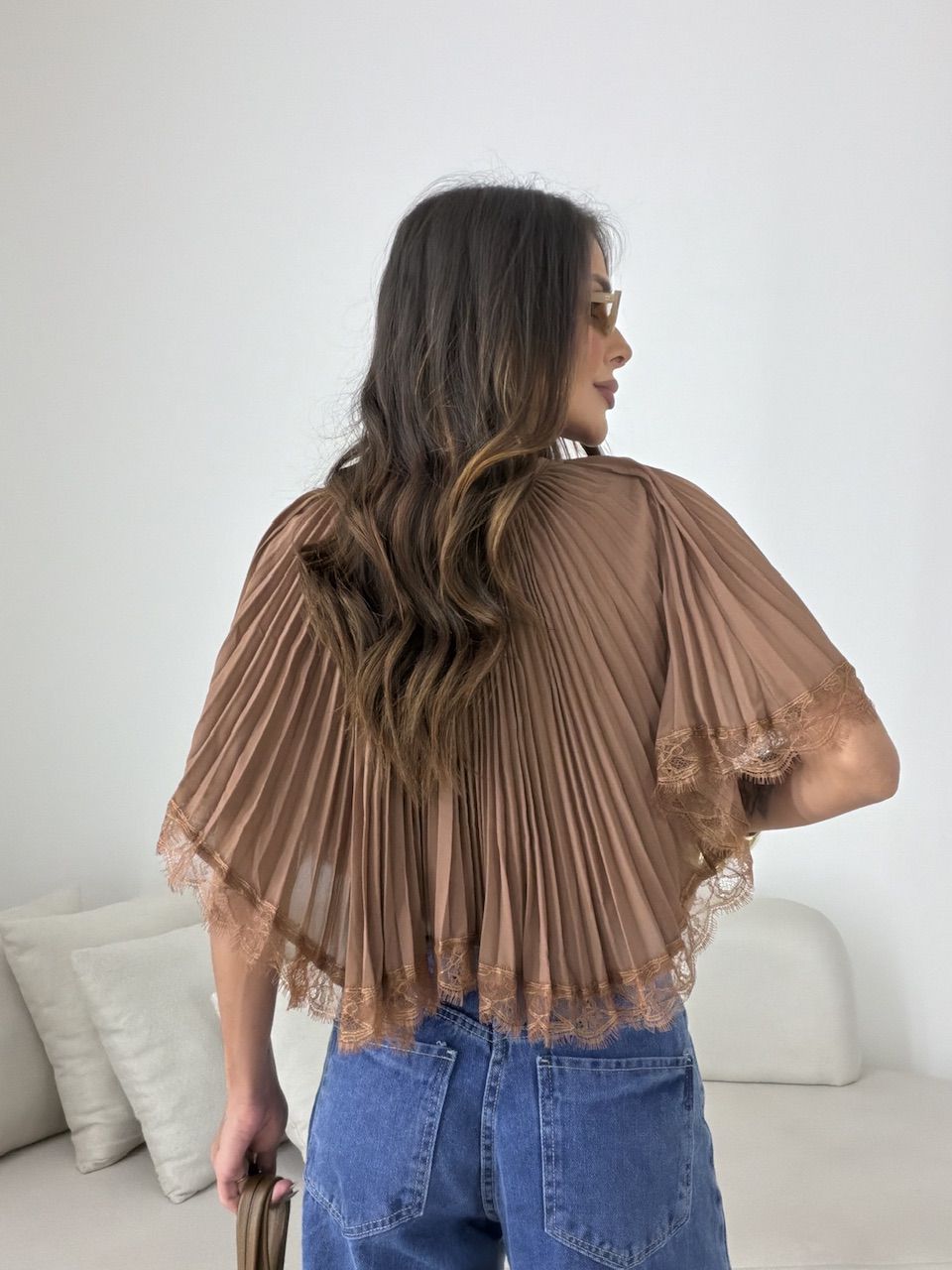 BLUSA BETINA PLISSADA MARROM