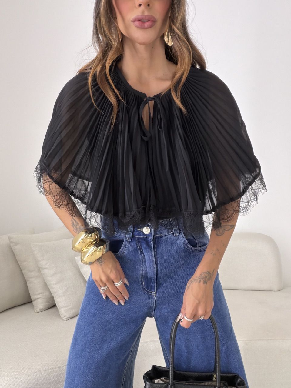 BLUSA BETINA PLISSADA PRETA