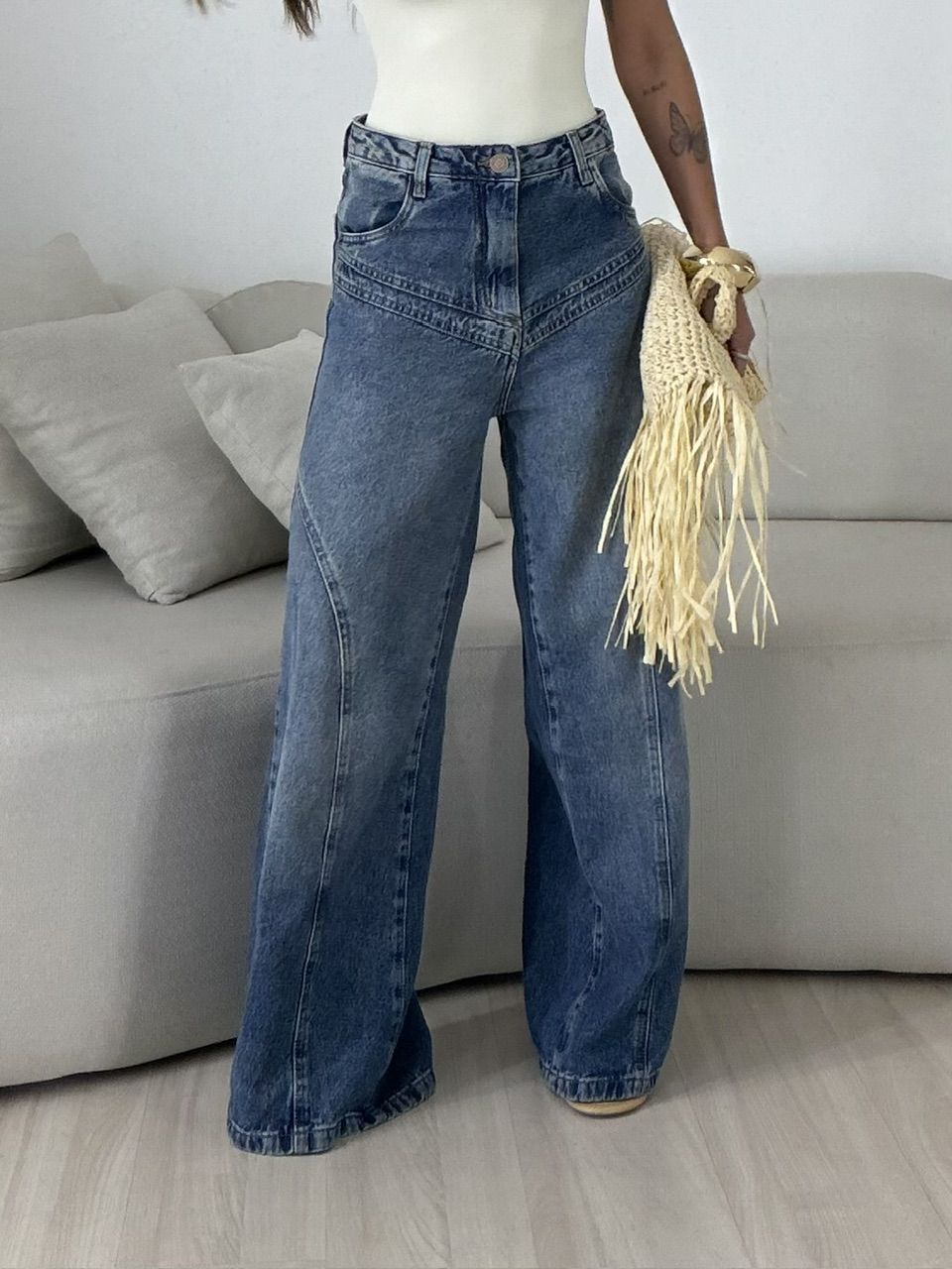 CALÇA ISIS RECORTES JEANS MÉDIO - 0082170423 - CAROLLA FERRARO