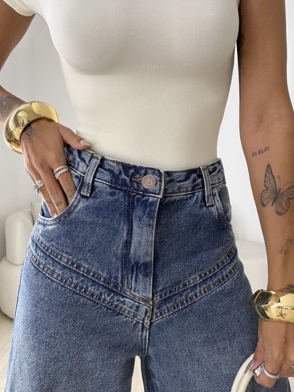 CALÇA ISIS RECORTES JEANS MÉDIO