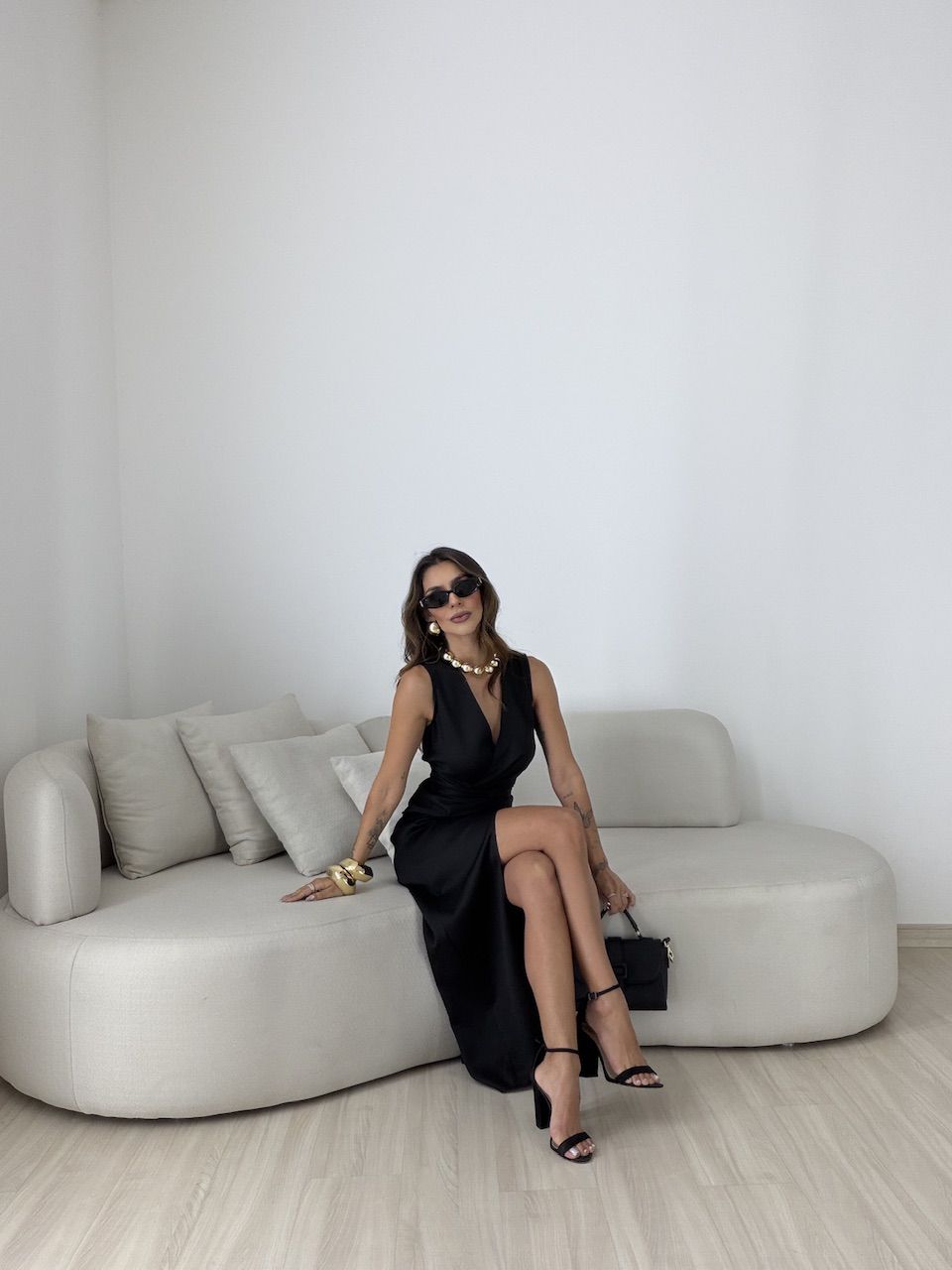 VESTIDO BELLA DECOTE PRETO