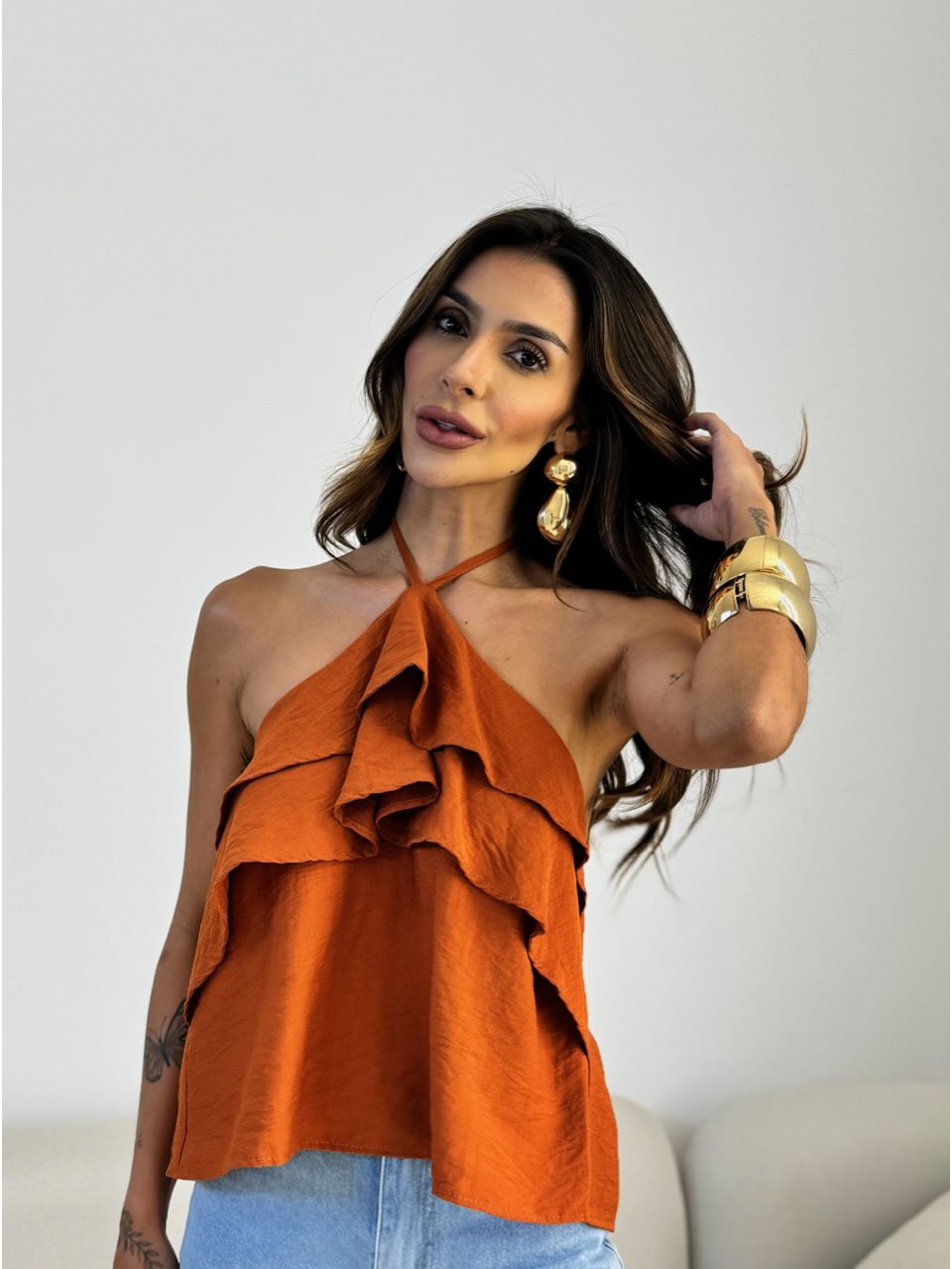 BLUSA ARIANE FRENTE ÚNICA BABADOS TELHA - 00727601... - CAROLLA FERRARO