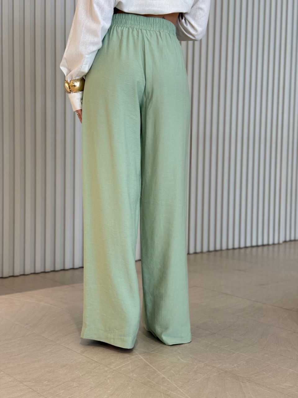 CALÇA REBECA PANTALONA VERDE.