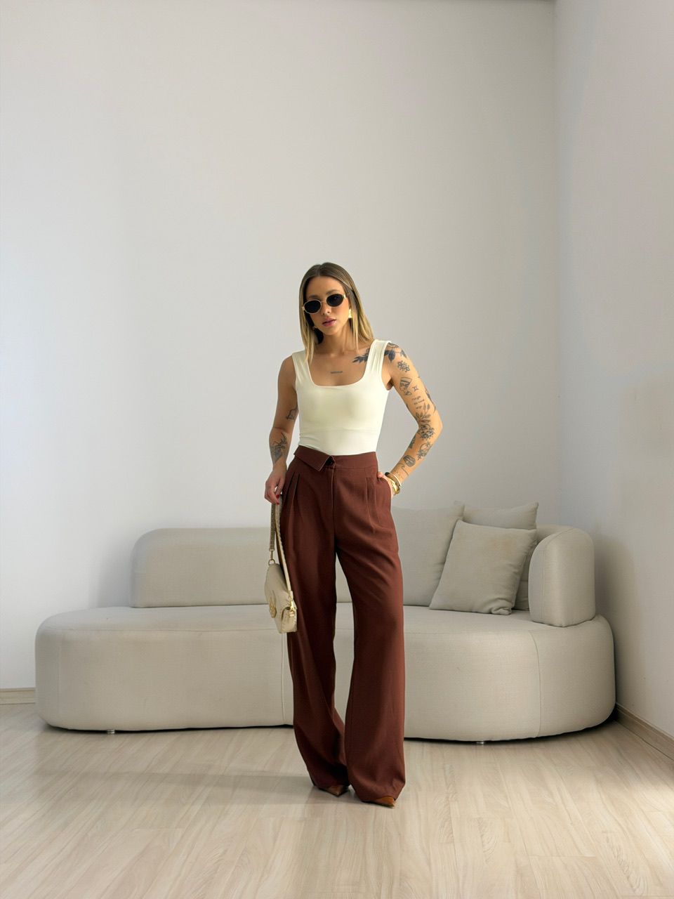 CALÇA PAOLA RETA MARROM - 0076400054 - CAROLLA FERRARO