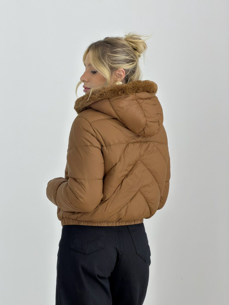 PUFFER RAISSA PELINHOS CARAMELO