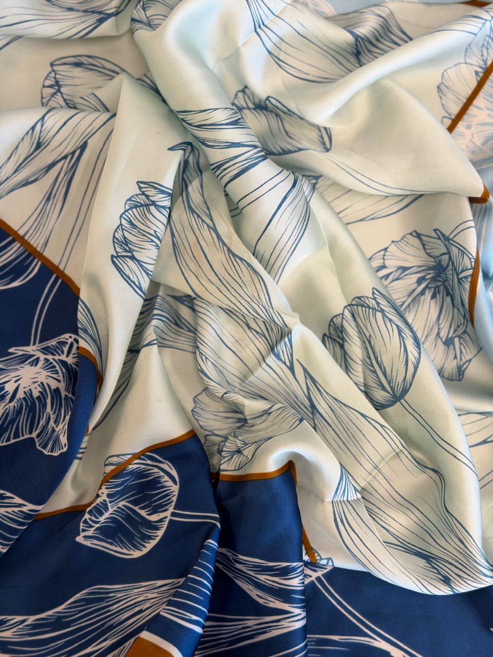 LENÇO FLORA CARAMELO