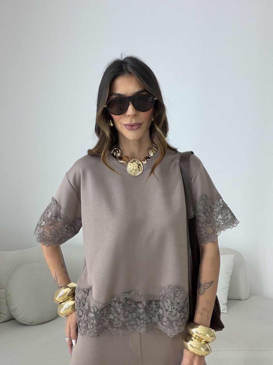 CONJUNTO SABRINA BLUSA RENDA CAQUI