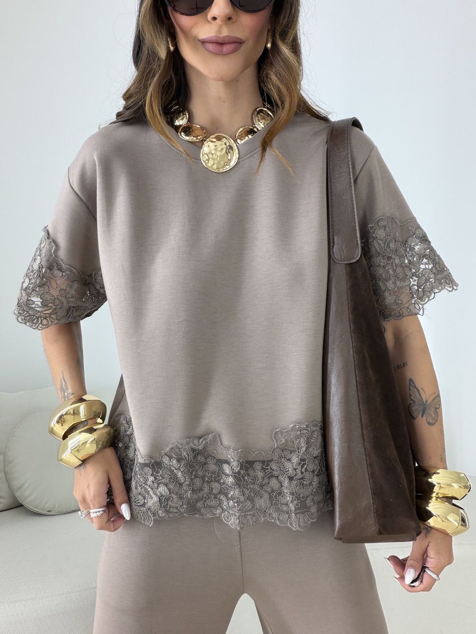 CONJUNTO SABRINA BLUSA RENDA CAQUI