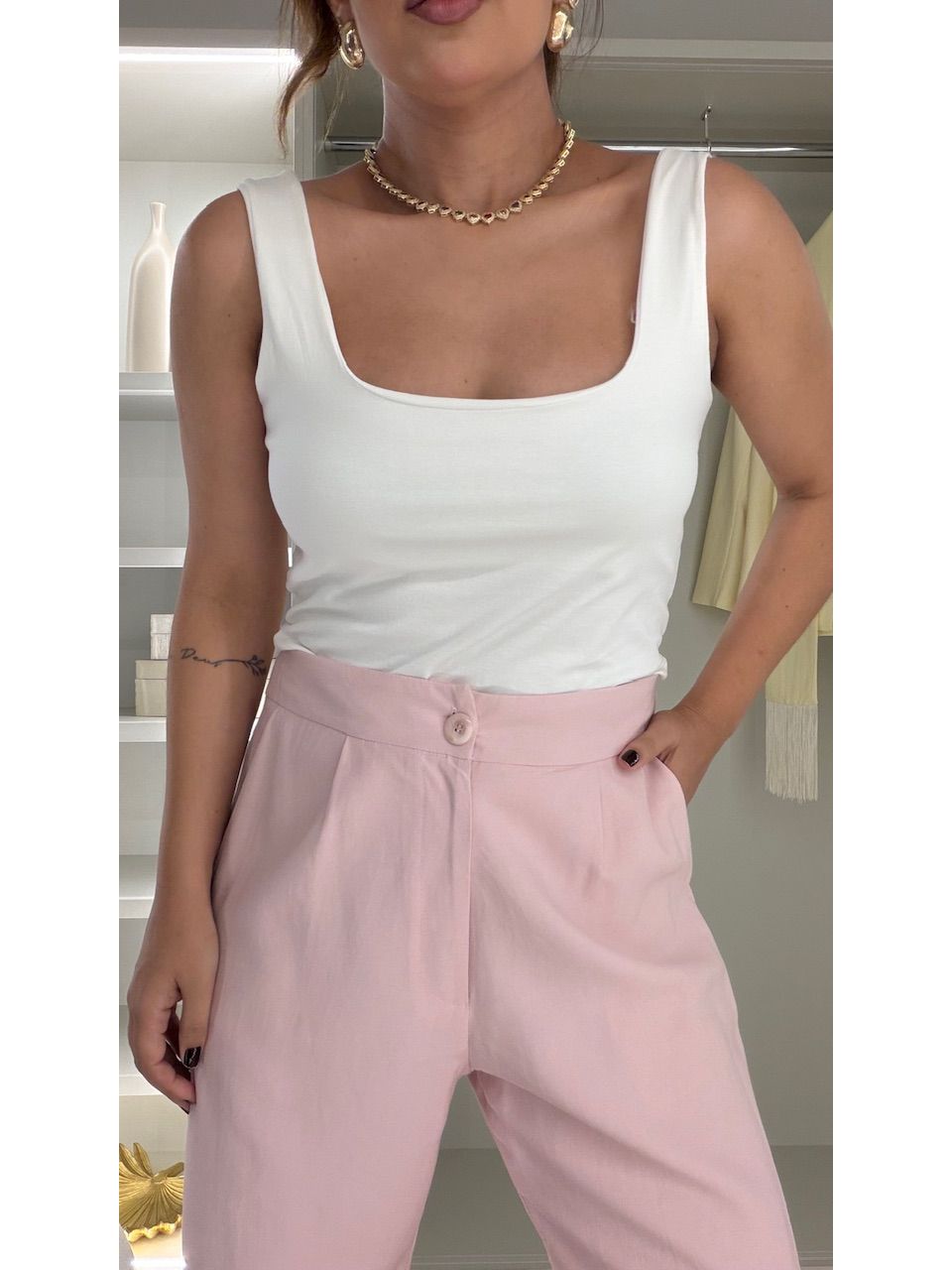 CALÇA JULIANA BOTÃO ROSA