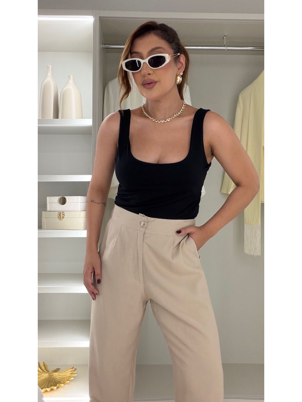 CALÇA JULIANA BOTÃO AREIA