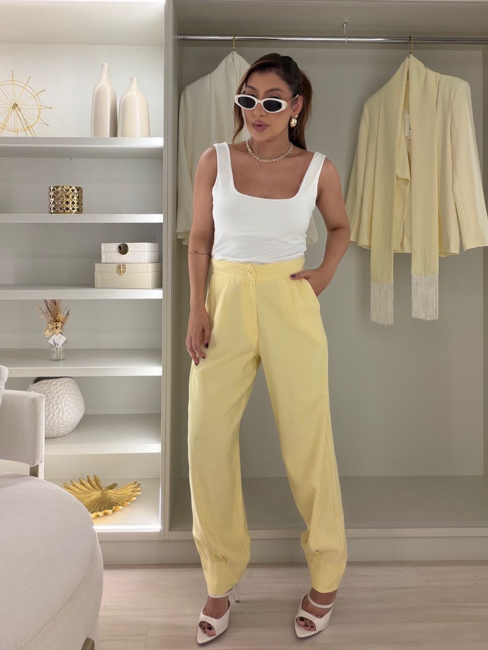 CALÇA JULIANA BOTÃO AMARELA - 0082260112 - CAROLLA FERRARO