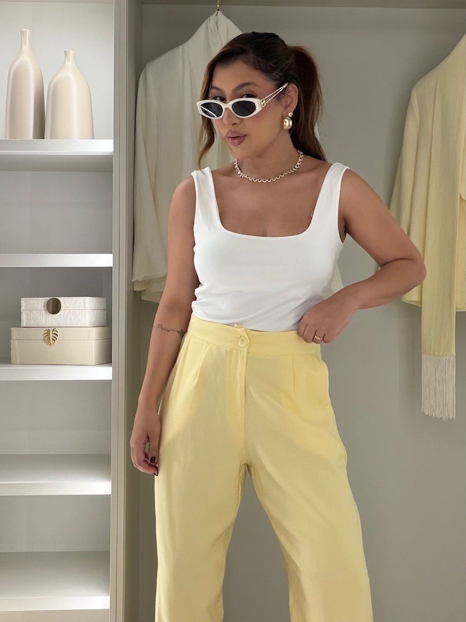 CALÇA JULIANA BOTÃO AMARELA