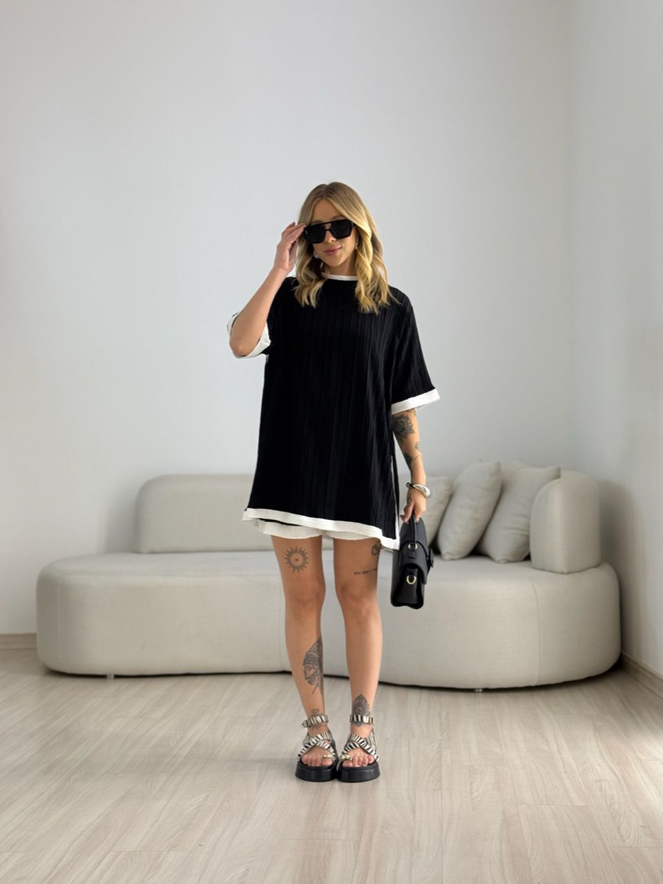 CAMISETA BRENDA CF BICOLOR PRETA - 0070650033 - CAROLLA FERRARO
